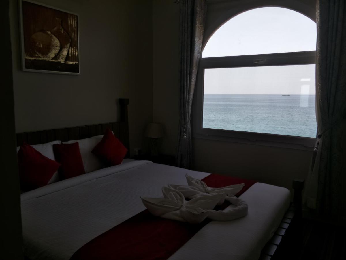 Sur Bandar Al Ayjah Hotel Apartments Exteriör bild