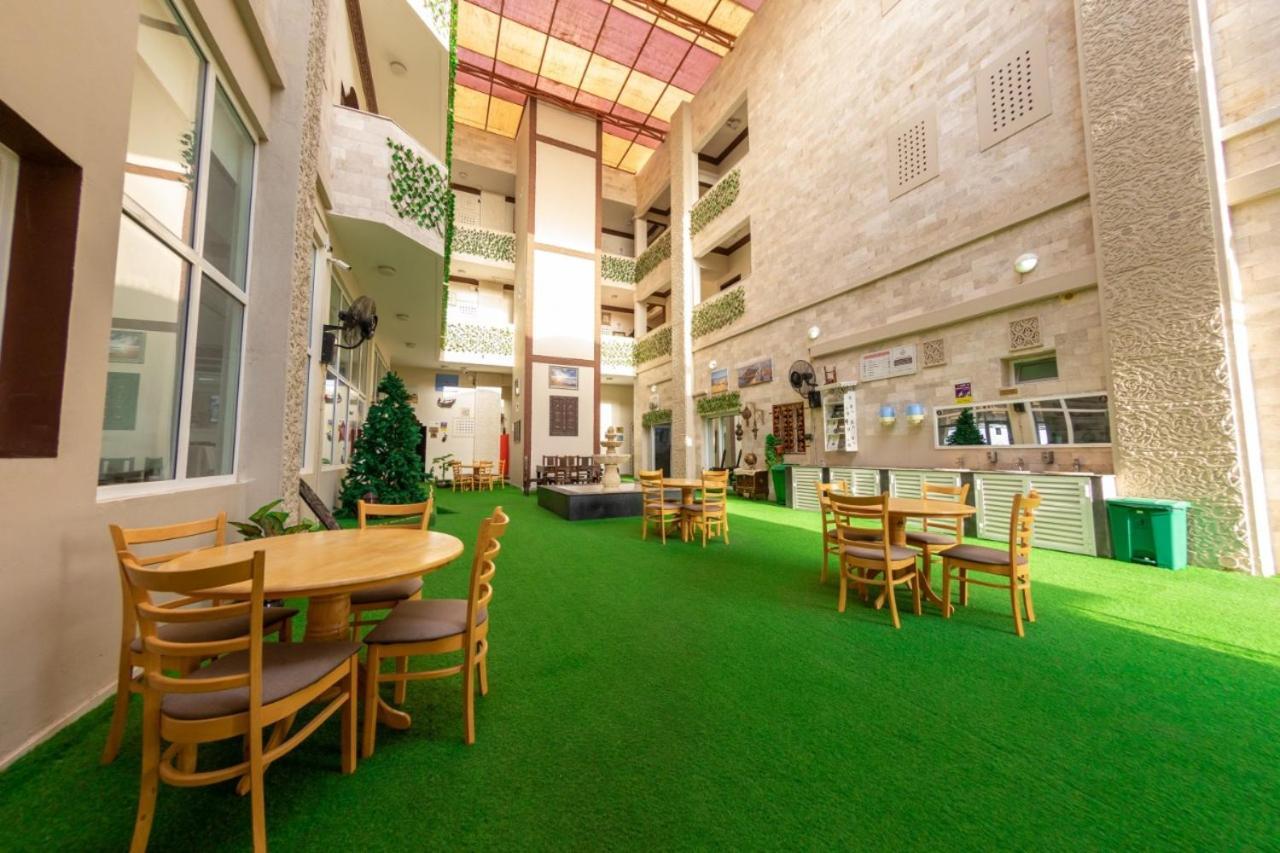 Sur Bandar Al Ayjah Hotel Apartments Exteriör bild