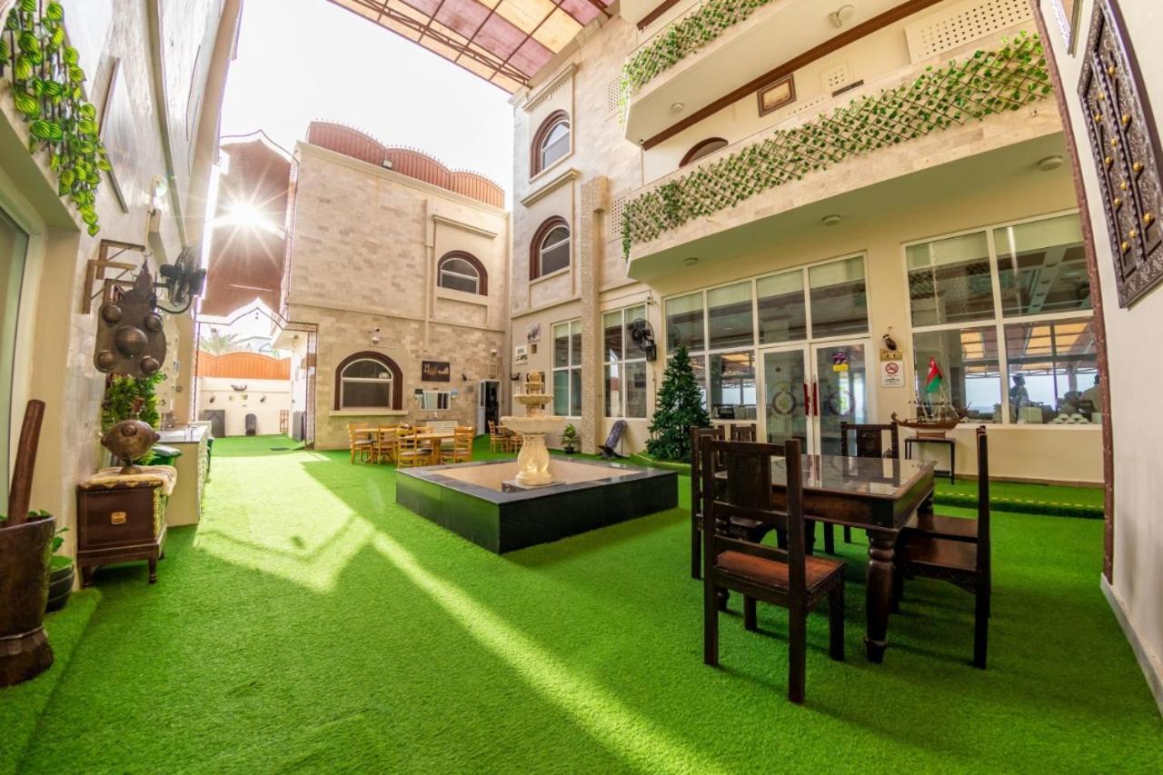 Sur Bandar Al Ayjah Hotel Apartments Exteriör bild