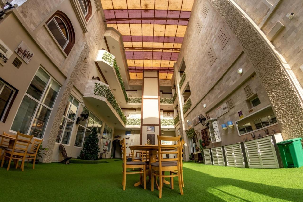 Sur Bandar Al Ayjah Hotel Apartments Exteriör bild