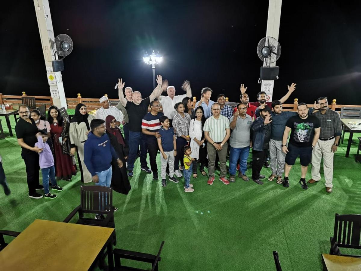 Sur Bandar Al Ayjah Hotel Apartments Exteriör bild