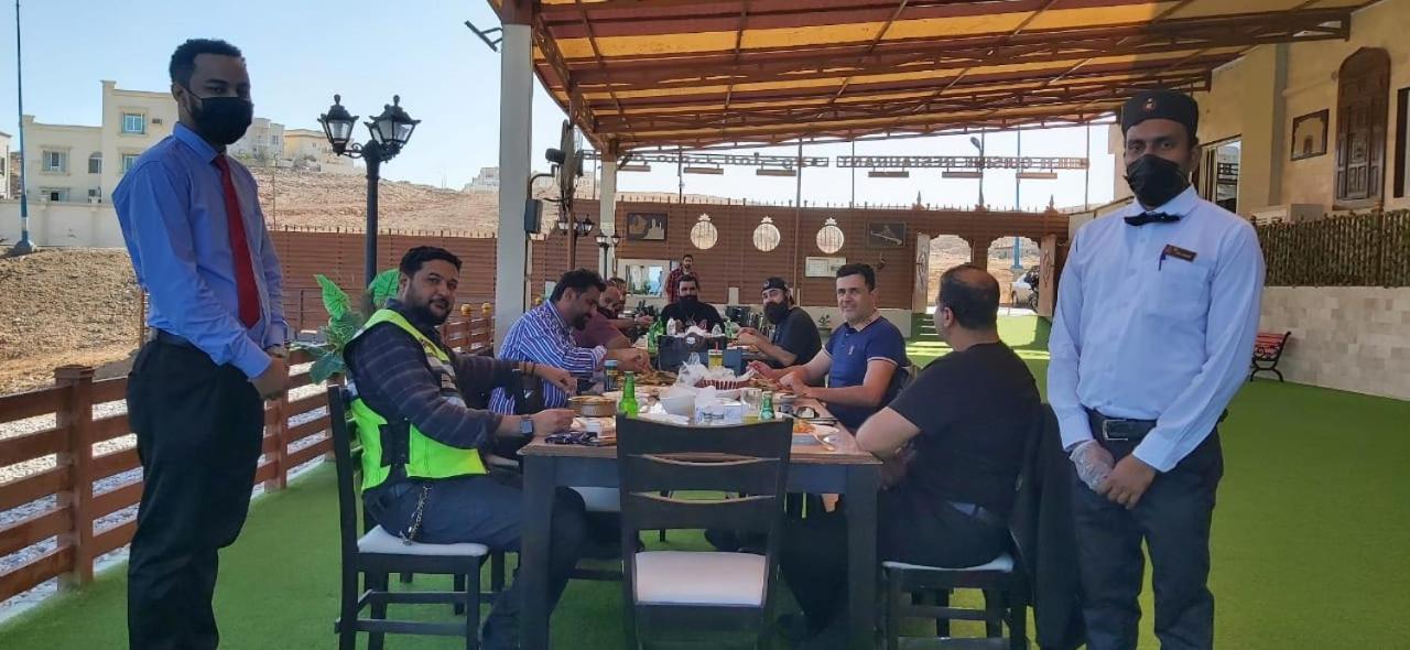 Sur Bandar Al Ayjah Hotel Apartments Exteriör bild