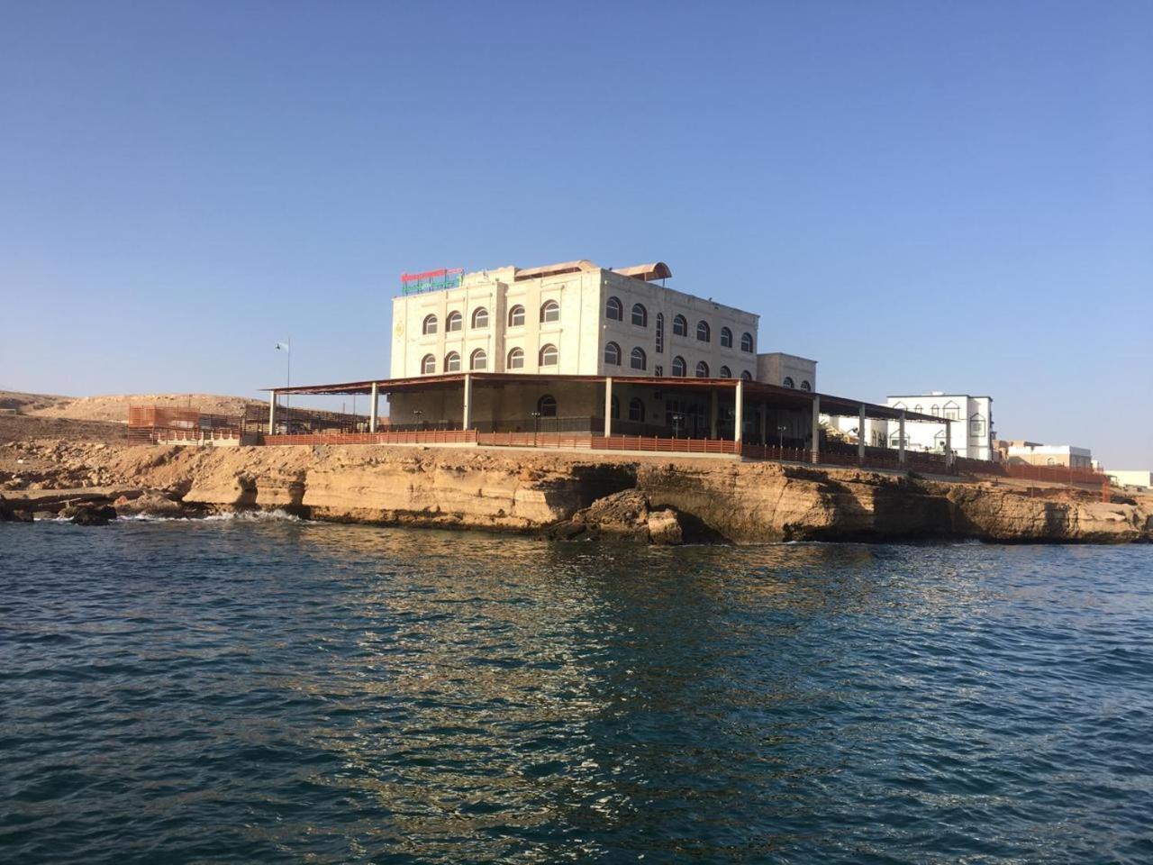 Sur Bandar Al Ayjah Hotel Apartments Exteriör bild