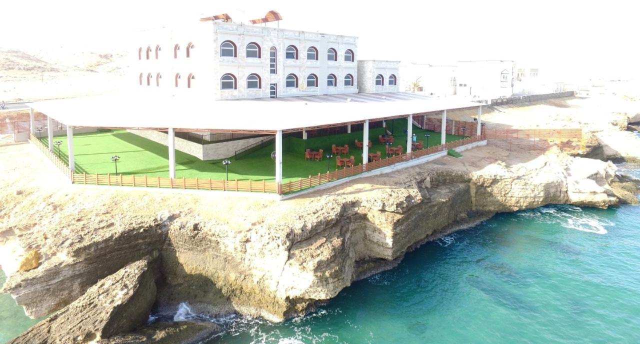 Sur Bandar Al Ayjah Hotel Apartments Exteriör bild