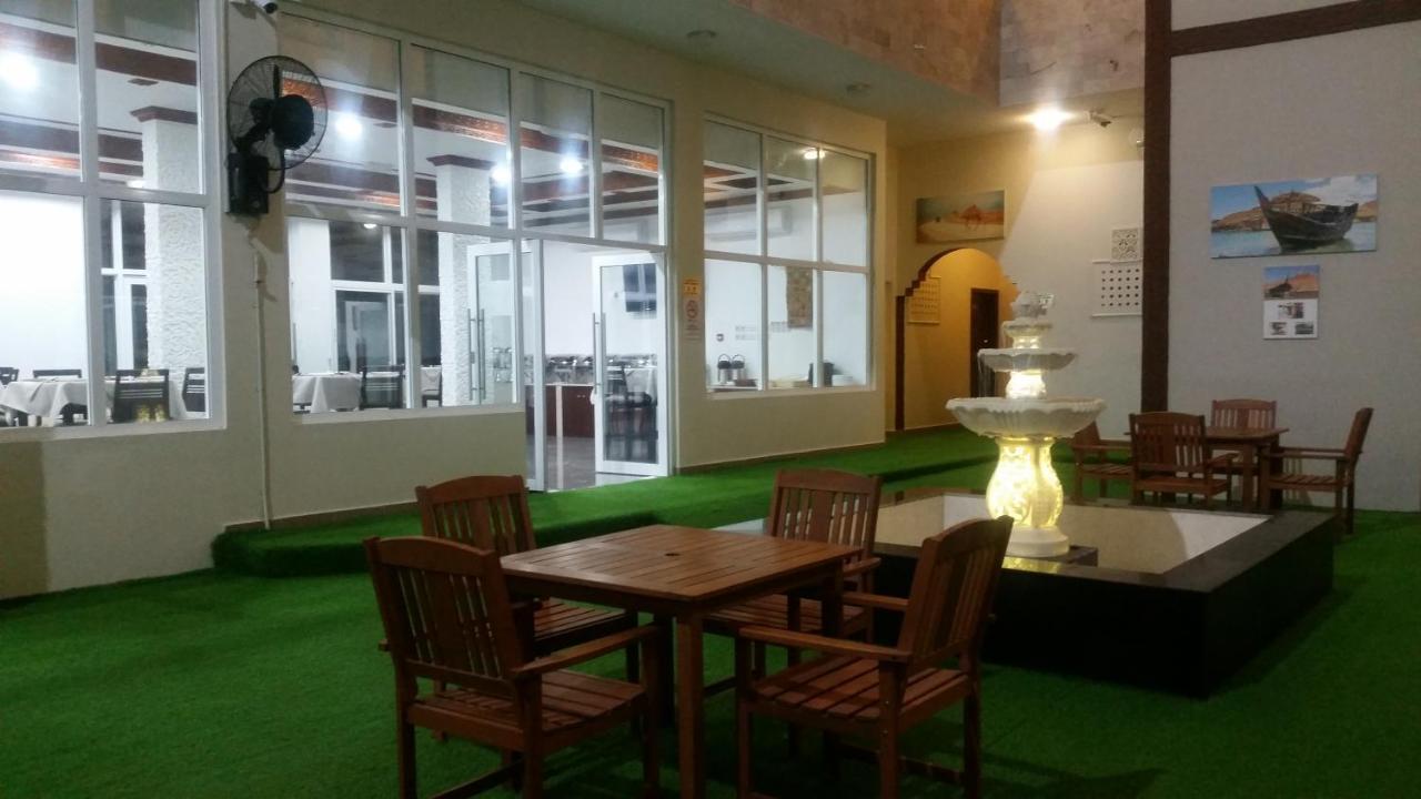 Sur Bandar Al Ayjah Hotel Apartments Exteriör bild