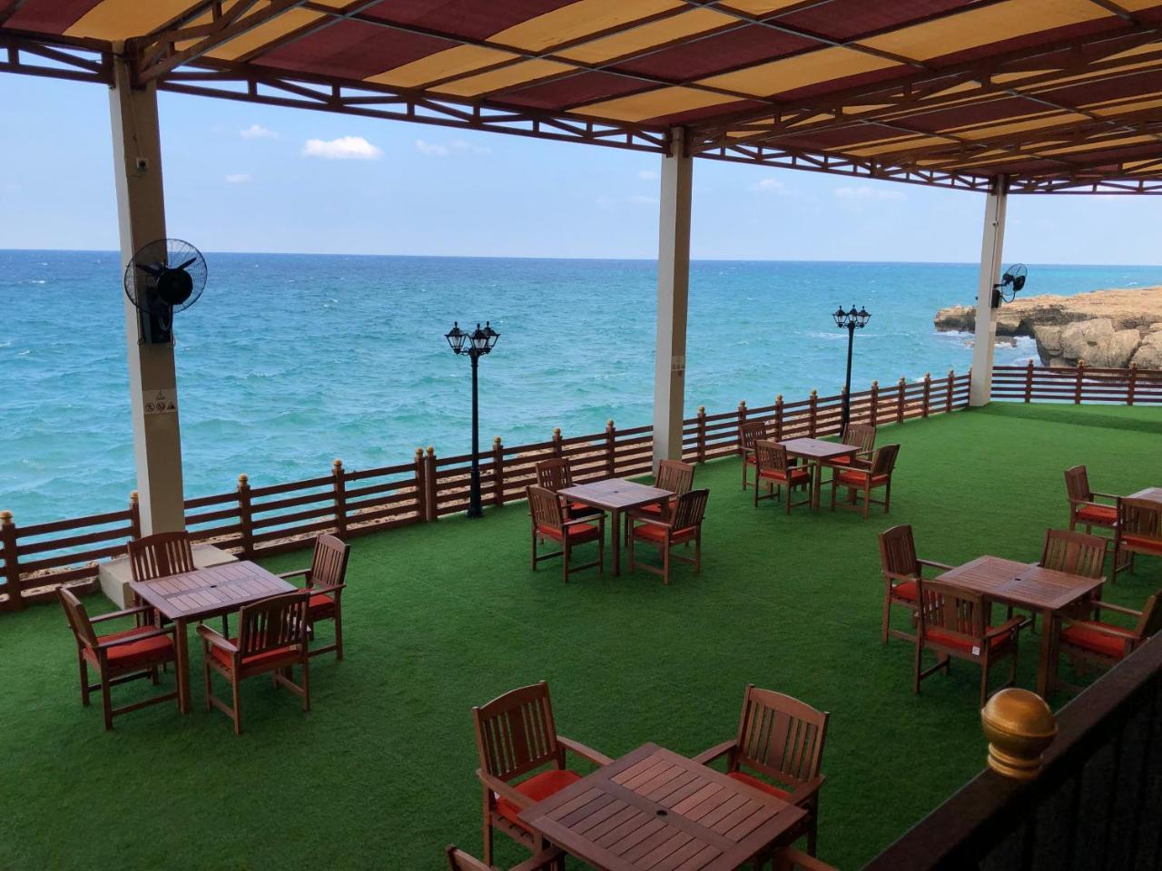 Sur Bandar Al Ayjah Hotel Apartments Exteriör bild