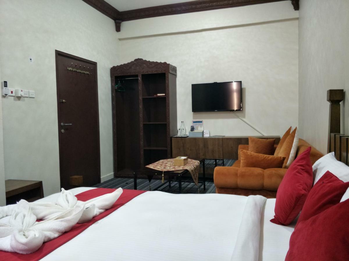 Sur Bandar Al Ayjah Hotel Apartments Exteriör bild