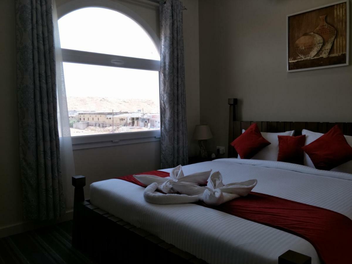 Sur Bandar Al Ayjah Hotel Apartments Exteriör bild