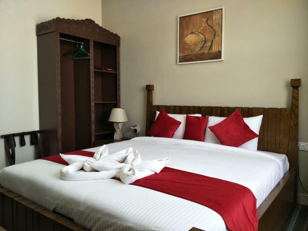 Sur Bandar Al Ayjah Hotel Apartments Exteriör bild