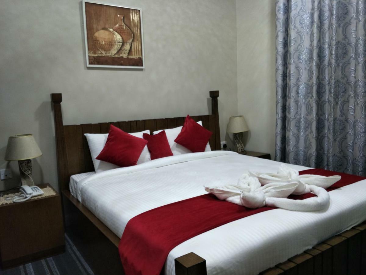 Sur Bandar Al Ayjah Hotel Apartments Exteriör bild