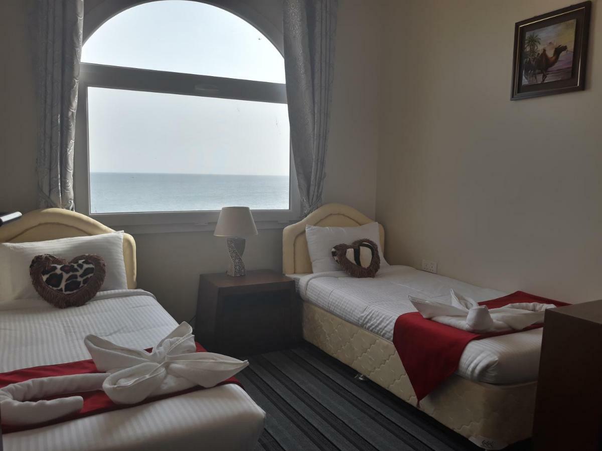 Sur Bandar Al Ayjah Hotel Apartments Exteriör bild