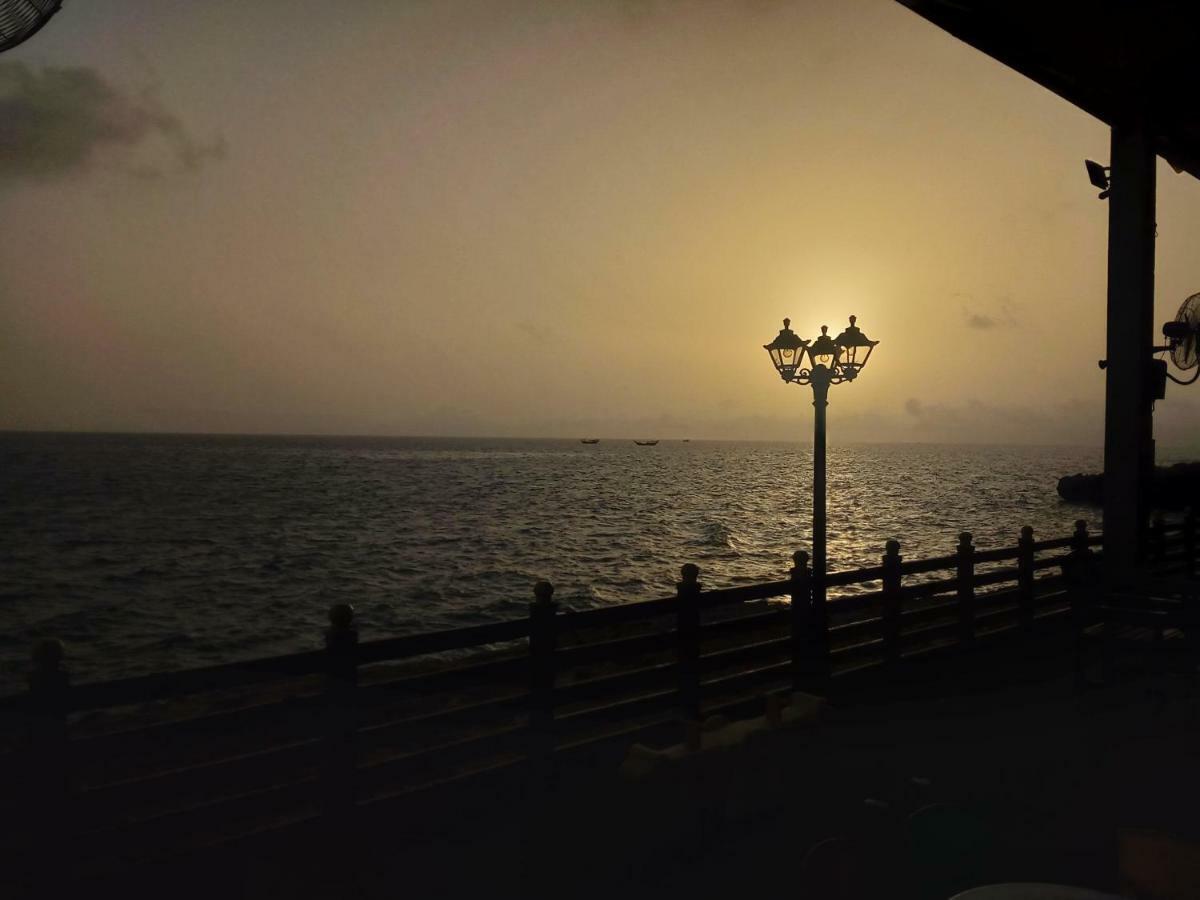 Sur Bandar Al Ayjah Hotel Apartments Exteriör bild